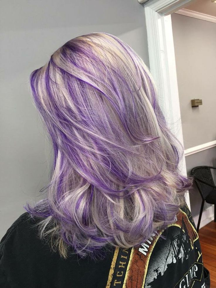 Ash blond and purple hair Blond And Purple Hair, Lowlights Caramel, Lowlights Hair, Purple Blonde Hair, Purple Blonde, Ash Blond, Purple Hair Highlights, Hair Highlights And Lowlights, Highlights Lowlights