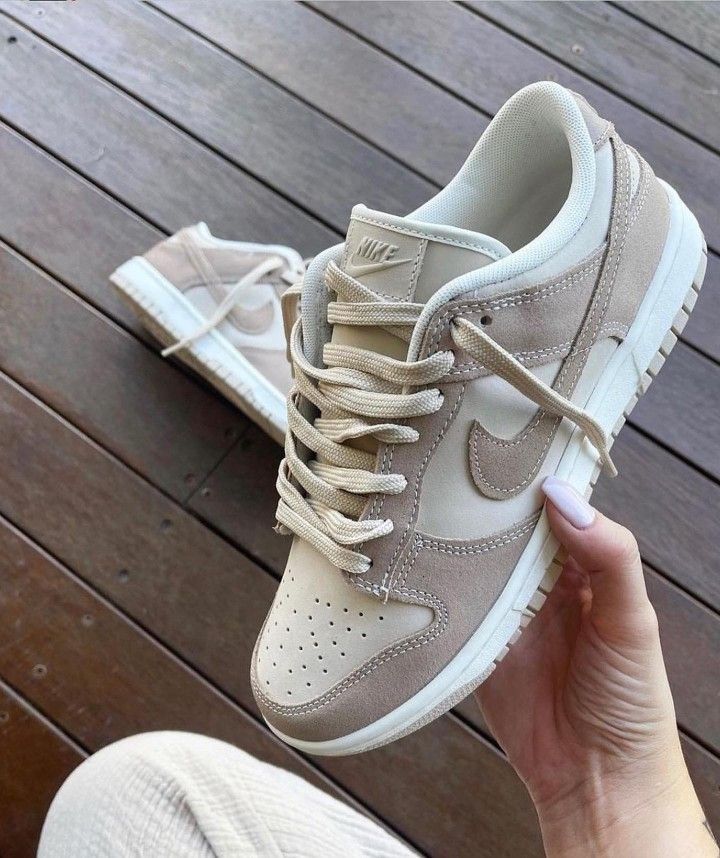 Pretty Sneakers, Chique Outfit, Trendy Shoes Sneakers, Preppy Shoes, Pretty Shoes Sneakers, All Nike Shoes, Shoes Outfit, Cute Sneakers, Fresh Shoes