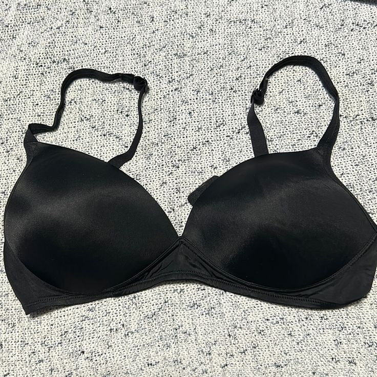 38c. Basically Brand New Classic Black Bra With Padded Cups, Classic Black Underwire Bra, Classic Black Seamless Bra, Black Padded Cup Bra, Black Full Coverage Classic Bra, Black Padded Bra, Sleepwear Black, Wireless Bra, Women's Intimates