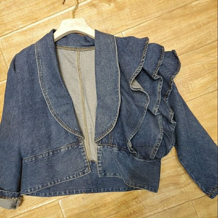 Coat Spring, Jackets Denim, Jackets Women, Vintage Cowboy, Denim Design, Curvy Outfits, Short Jacket, Chic Woman, High Waist Jeans