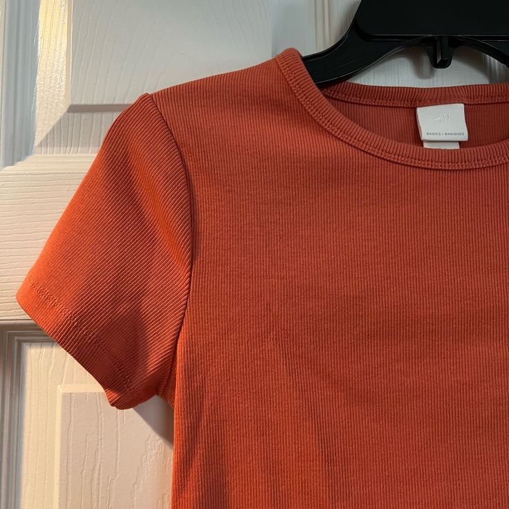 New Without Tags H&M Size Medium Thick Material Ribbed Shirt Really Nice Orange Color Somewhat Fitted Cut Pit To Pit Measures 14.5 In Length 20 In 3/$48 Add 3 “3/$48” Listings To A Bundle And I’ll Send You An Offer For $48! Orange Ribbed Crew Neck Top, Ribbed Shirt, Linen Tshirts, Round Neck Shirt, Polka Dot Shirt, Basic Shorts, H&m Shorts, Orange Shirt, Tie Dye Shorts