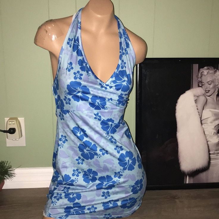 Super Cute Size Small Shein Hawaiin Floral Hibiscus Flower Blue Dress Tropical Print Never Worn Out Only Tried On Halter Tie Back Like New Condition Ships Right Away From A Smoke-Free Clean Home Packaged With Care Bundle To Save On Shipping Cute Halter Dresses, Hibiscus Clothes, Cuban Clothes, Cuban Outfit, Hibiscus Dress, Hawaii Dresses, Blue Halter Dress, Hawaii Dress, Thrift Inspo