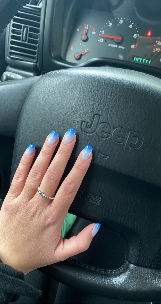 Short Nail Designs Blue Glitter, Dip Nails Ideas Ombre, Dip Powder Nails Blue Ombre, Blue Tip Dip Nails, Cobalt Blue Ombre Nails, Fading Blue Nails, Nails Ombre Blue And White, Dark And Light Blue Ombre Nails, Electric Blue Ombre Nails