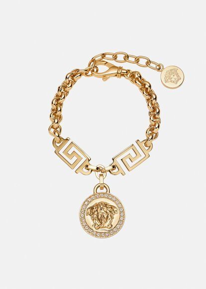 Jewelry 2022, Leather Charm Bracelets, Jewelry Chains, Statement Hoop Earrings, Boujee Outfits, Versace Fashion, Versace Jewelry, Versace Home, Sparkly Jewelry