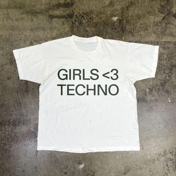 Girls Mouth T-Shirt Fast Shipping $25 Lowest I Can Do Custom Deadstock Hit Me With Questions Techno Shirt, Techno Rave, Y2k Girls, Slogan Shirts, Fast Fashion, Shirt Outfit, Shirts For Girls, Dinner Party, Fashion Inspo Outfits