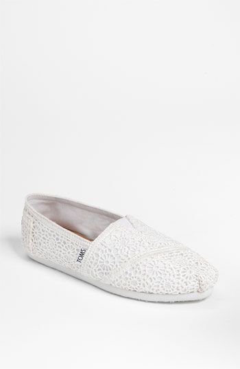 Toms Outfits, Lace Toms, Reception Shoes, White Toms, Toms Shoes Outlet, Toms Classic, Bow Flats, Shoes Outlet, White Crochet