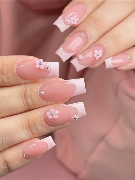 Quinceanera Nails Pink Simple, Square Acrylic Nails Charms, Cute Nails Acrylic Design, French Tip Acrylic Nails Designs, Acrylic French Tip Nails Design, Acrylic Nail Designs White, Nails With Flower Charms, Nails Rhinestones Design, Acrylic Nail Designs Square