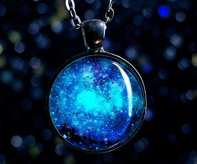 Carry the majesty of the cosmos on you with this glow in the dark galaxy necklace. Handmade upon request, the chain can be adjusted to your desired length while the pendant comes filled with a powder that glows in the dark after charging under UV light. Tarantula Nebula, Space Necklace, Dark Galaxy, Space Grunge, Glow Jewelry, Galaxy Necklace, Galaxy Pendant, Dark Jewelry, Science Gifts