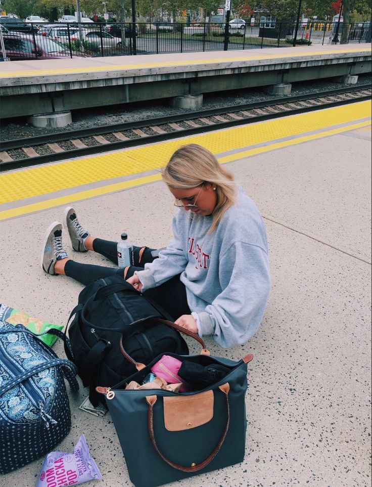 Pink Longchamp Aesthetic, Longchamp Aesthetic Bag, Longchamp School Bag Aesthetic, Longchamp Beach Bag, Longchamp Boxford Travel Bag, Golden Goose Mid Star, Golden Goose Mid, Longchamp Outfit, Vera Bradley Weekender Bag