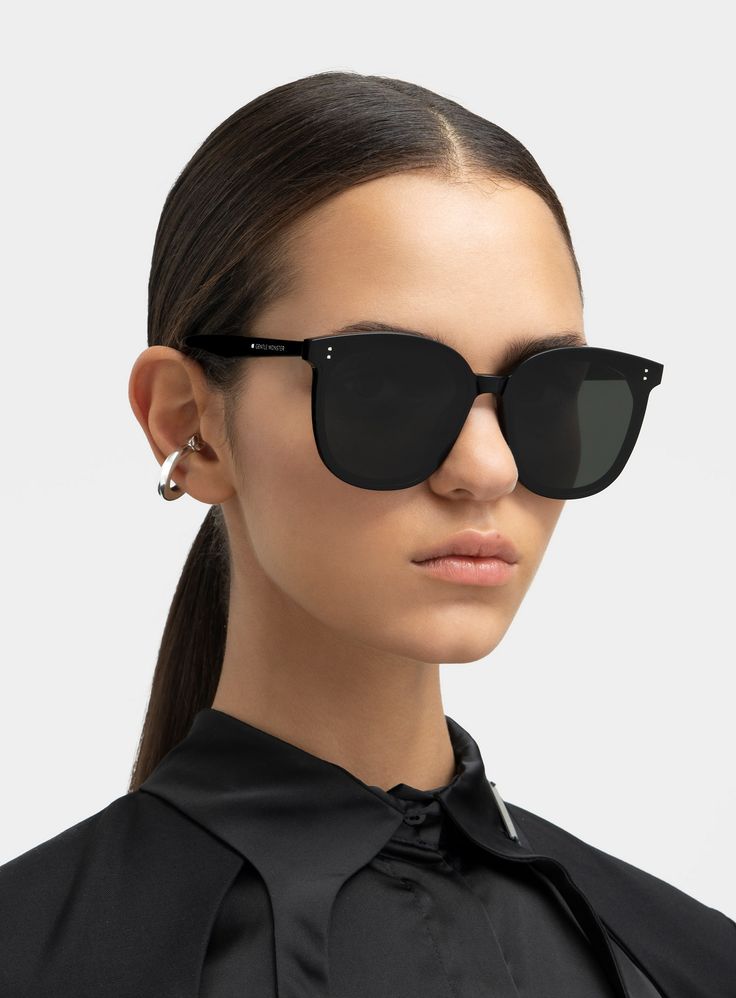 Gental Monster Sunglasses, Gentle Monster Her 01, Black Sunglasses Outfit, Gentlemonster Sunglasses, Black Sunglasses Aesthetic, Sunglasses Gentle Monster, Gentle Monster Glasses, Glasses Women Fashion Eyeglasses, Sunglass Photoshoot