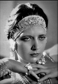 FRANCIS, KAY | KAY FRANCIS (1905-1968) was an American stage… | Flickr Bohemian History, Photoplay Magazine, Style Année 20, Kay Francis, Mode Editorials, Flapper Girl, The Roaring Twenties, Chanel Couture, Actrices Hollywood