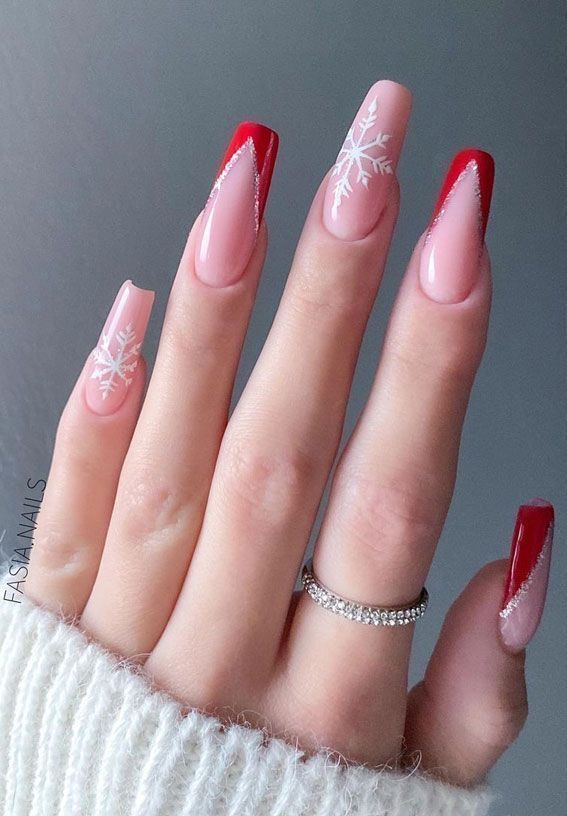 White And Red Christmas Nails, Heart Nail Designs, December Nails, Red Christmas Nails, Winter Nails Acrylic, Nails Easy, Christmas Nails Easy, Christmas Gel Nails, Snowflake Nails