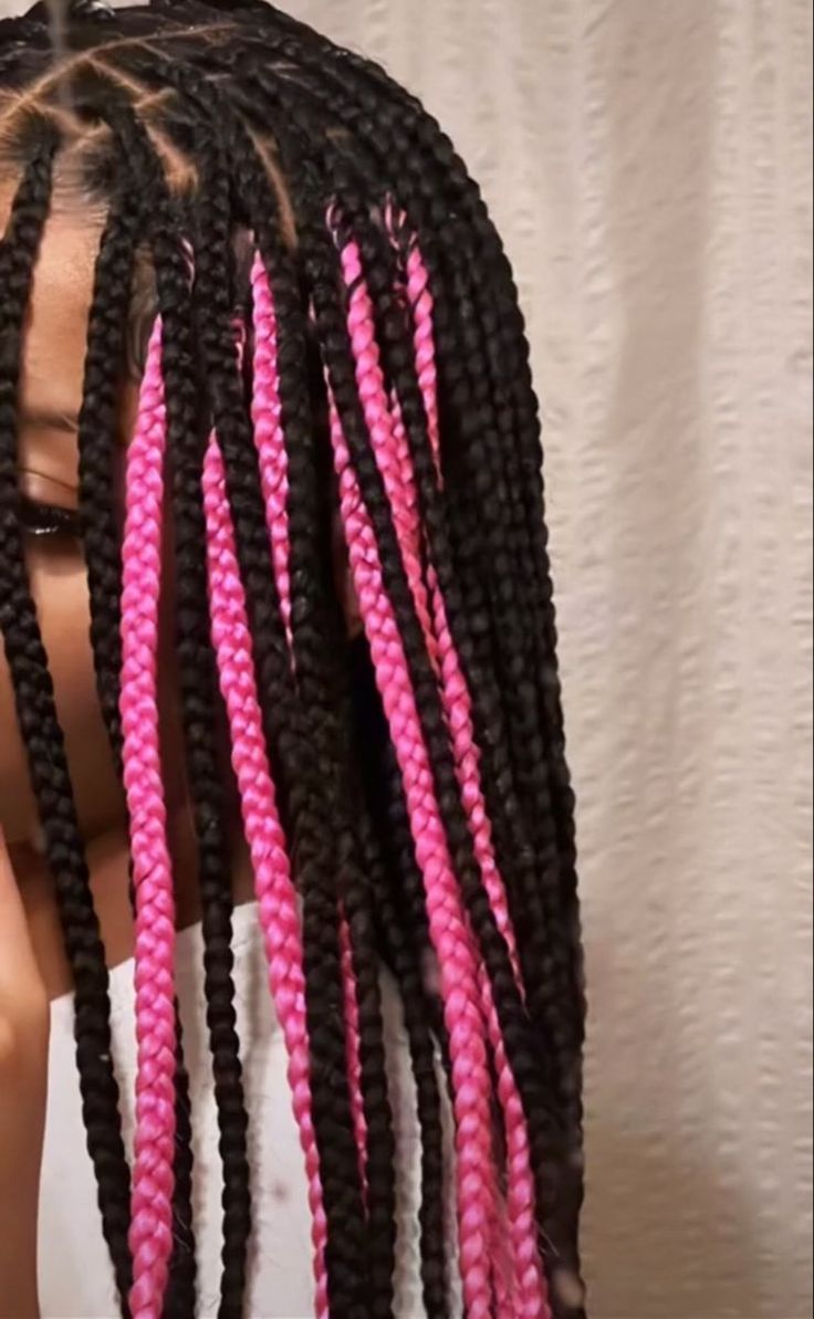 Black Pink Box Braids, Box Braids With Pink In The Back, Pink Box Braids With Curly Ends, Half Pink Half Black Hair Box Braids, Hot Pink Peekaboo Braids, Light Pink Peekaboo Braids, Peakaboobraids Pink And Black, Braids With Pink Hair, Pink And Black Knotless Braids