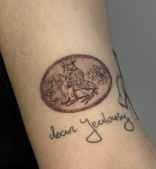 Tattoo of the greek goddess Artemis inspired by cover of 'the secret history' by Donna Tartt The Secret History Tattoo Ideas, Dorian Gray Tattoo, The Secret History Cover, Secret History Tattoo, Donna Tartt Secret History, The Secret History Tattoo, Dark Academia Tattoos, Dark Academia Tattoo, Slytherin Tattoo