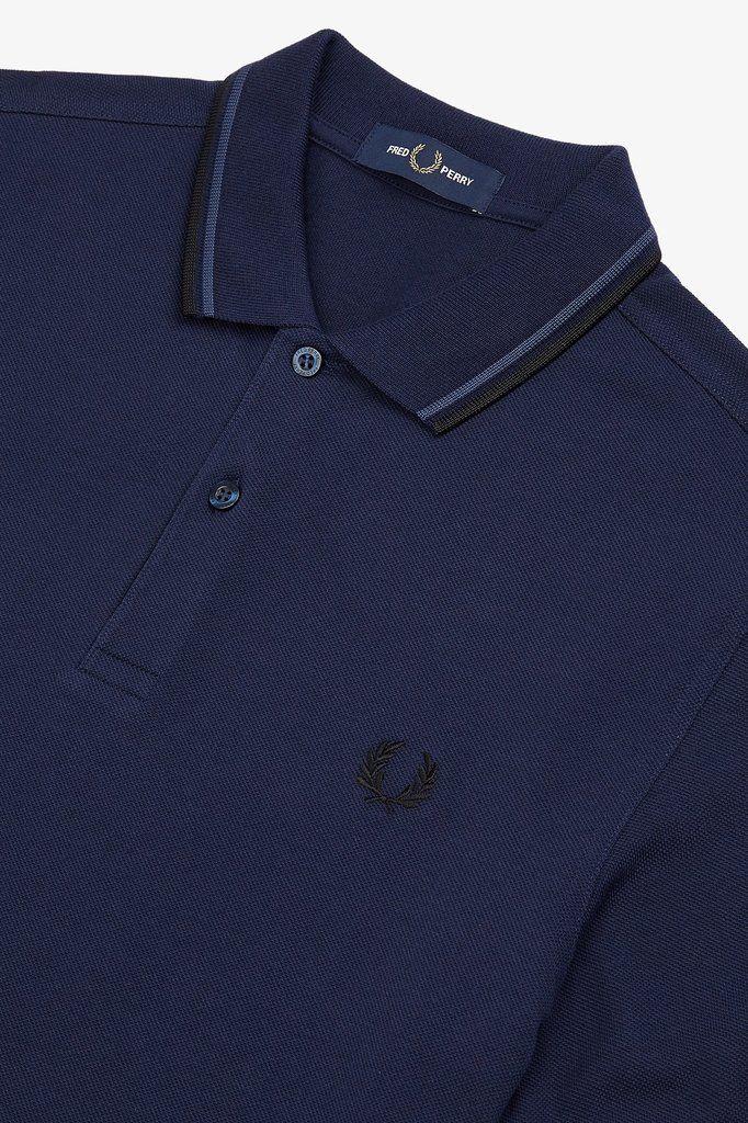 Fred Perry Polo Carbon Blue / Midnight Blue / Black Fred Perry Shirt, Fred Perry Polo, Pique Shirt, Twin Tips, Tennis Shirts, Collar And Cuff, Midnight Blue, Blue Black, Men's Polo Shirt