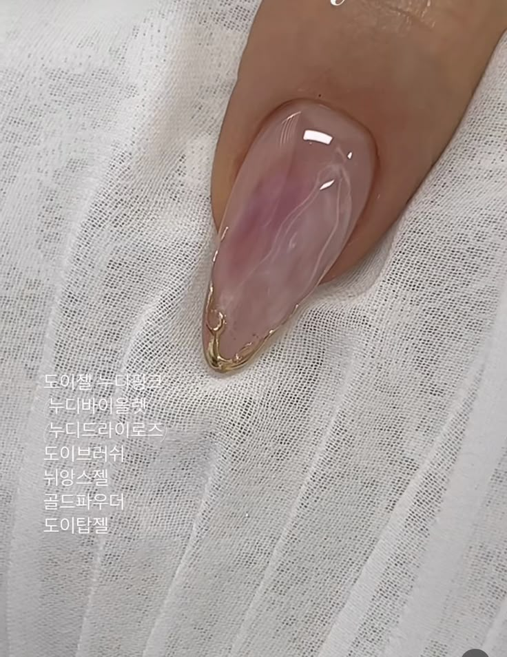 Hold Accent Nails, Subtle Marble Nails, Le Sserafim Nails Designs, Nail Art Marble Pink, Psychic Nails, Korean Glass Nails, Japanese Gel Nails, Natural Ponytail, Milky Nails