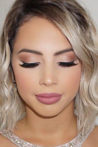 Magnificent Wedding Makeup Looks for Your Big Day ★ See more: http://glaminati.com/wedding-makeup-looks/ Prom Makeup Silver, Simple Prom Makeup, Amazing Wedding Makeup, Makeup Cantik, Gorgeous Wedding Makeup, Make Up Designs, Wedding Hairstyles And Makeup, Natural Prom Makeup, Shaggy Pixie