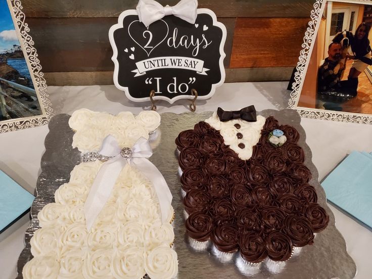 there are two cakes that look like they were made to look like bride and grooms