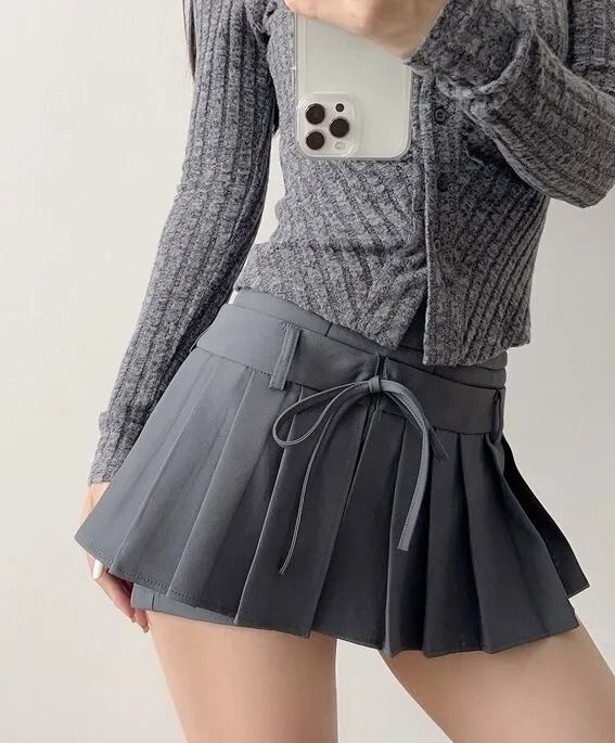 Grey Two-Piece Illusion Pleated Skort | Seeun - STAYC - Fashion Chingu Gray Mini Length Pleated Skirt For Spring, Spring Gray Pleated Mini Skirt, Trendy Gray Pleated Skirt For Spring, Gray Pleated Casual Skort, Gray Pleated Casual Tennis Skirt, Casual Pleated Gray Skort, Casual Pleated Gray Tennis Skirt, Casual Gray Pleated Tennis Skirt, Trendy Gray Skort For Spring