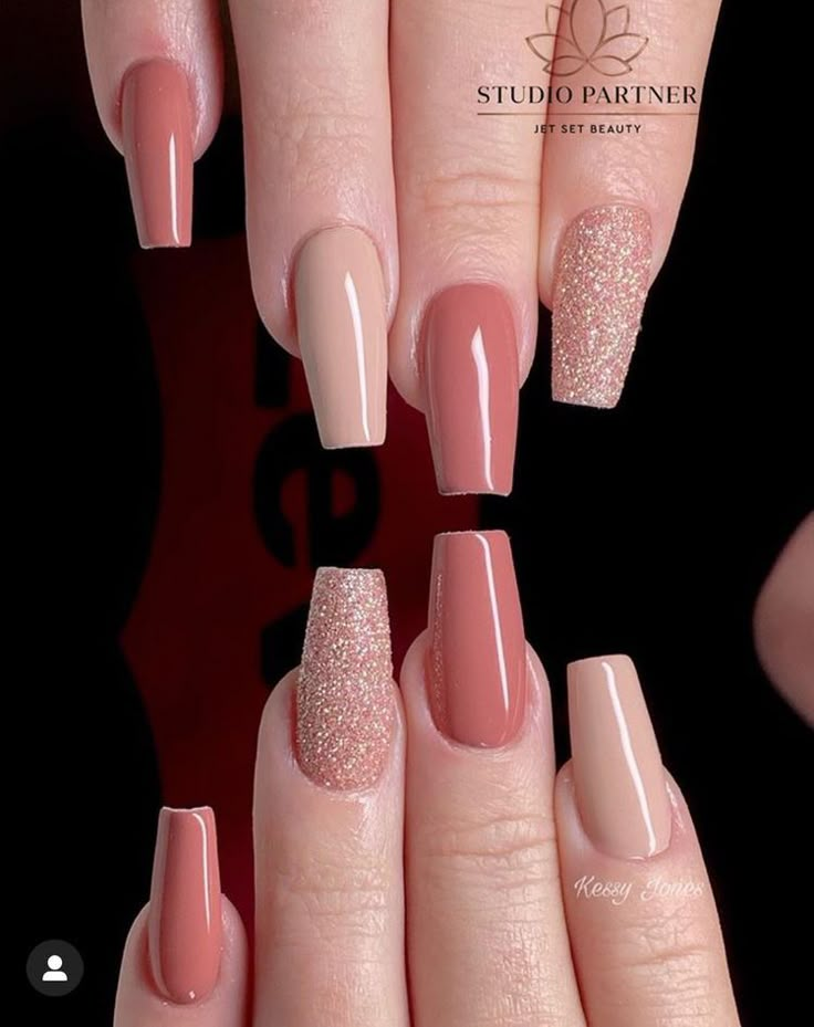 Nail Extension Designs Nude Color, Uñas Color Salmon, Salmon Pink Nails, Nude And Rose Gold Nails, Uñas Color Nude, Salmon Nails, Nude Nail Designs, Beauty Nails Design, Rose Gold Nails