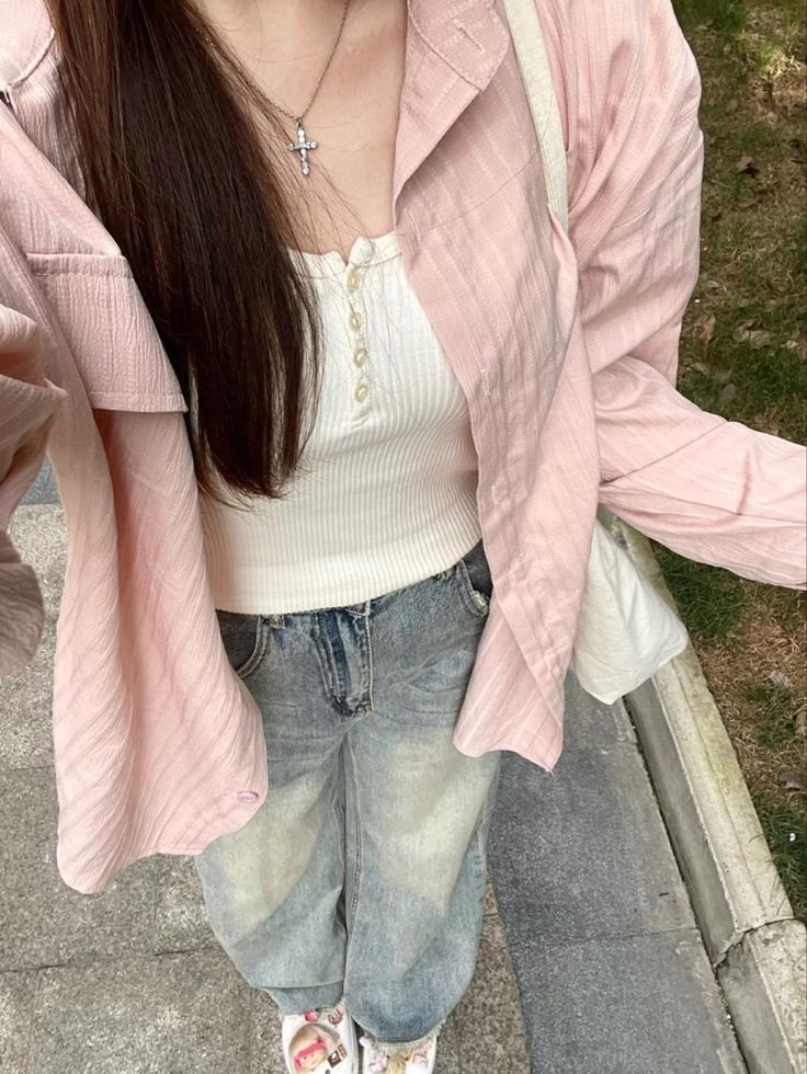 ✧.* Sawako Style, Pink Aesthetic Outfits, Pink Acubi, Pink Workout Clothes, Korean Aesthetic Outfits, Outfits Selfie, Light Pink Aesthetic, Light Pink Jeans, Lit Outfits