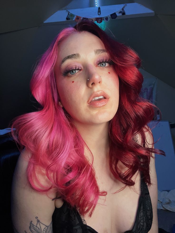 Red And Hot Pink Hair, Pink And Red Hair Split, Split Pink Hair, Half Pink Half Red Hair, Red And Pink Split Dye, Valentines Day Hair Color, Hot Pink Hair Aesthetic, Valentines Hair Color, Red Split Dye Hair