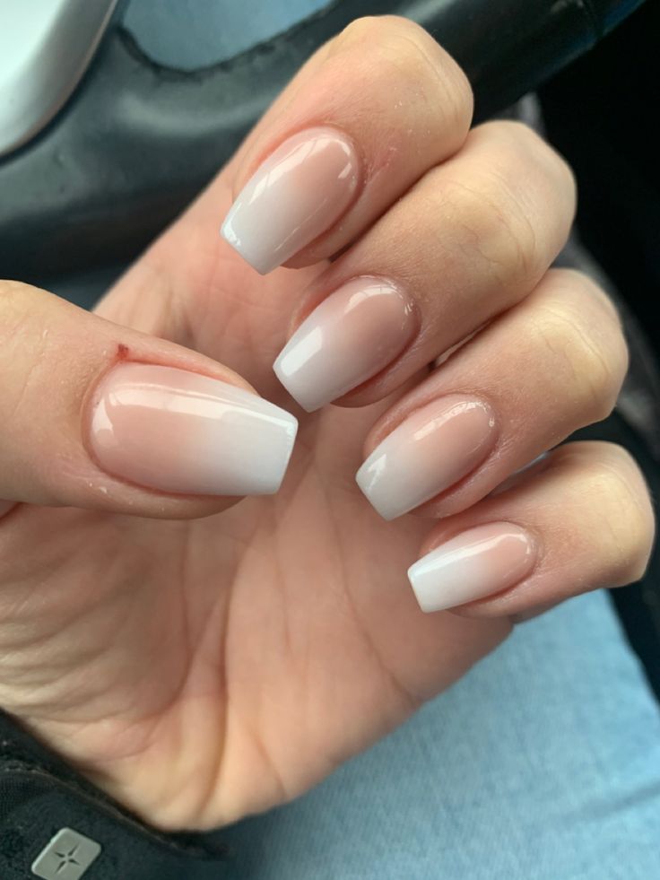 Neutral ombre nails Brown And White Ombré Nails, Brown And White Ombre Nails, Light Brown Ombre Nails, Neutral Ombre Nails Short, Simple Nails Ombre, Nude And White Ombre Nails, Tan Ombre Nails, Ombre Brown Nails, Beige Ombre Nails