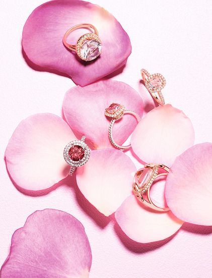 Photo Rose, Jewellery Photography Inspiration, Jewelry Product Shots, Creative Jewelry Photography, Pink Photography, Jewelry Photography Styling, Jewelry Editorial, Madame Figaro, Jewelry Photoshoot