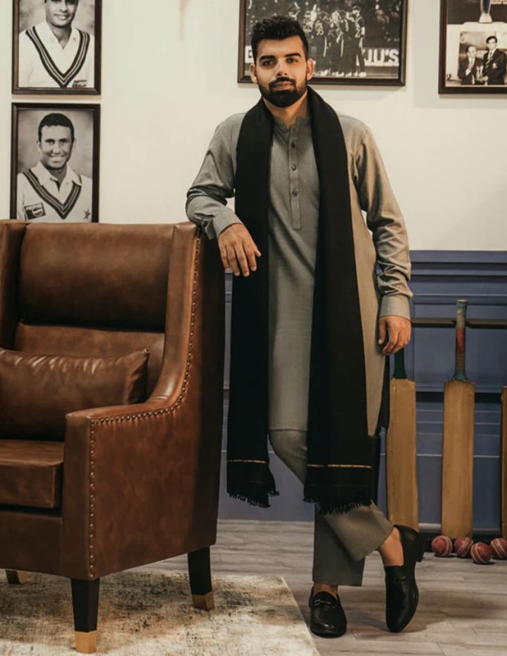 Shalwar Kurta Men, Ethnic Kurta For Men, Men Shawl Pakistani, Men Shawl Style, Boys Dressing Style For Wedding, Kurta Pajama Men Punjabi, Cricket Dp, Kurta Shalwar For Men, Kurta Pajama Men Wedding