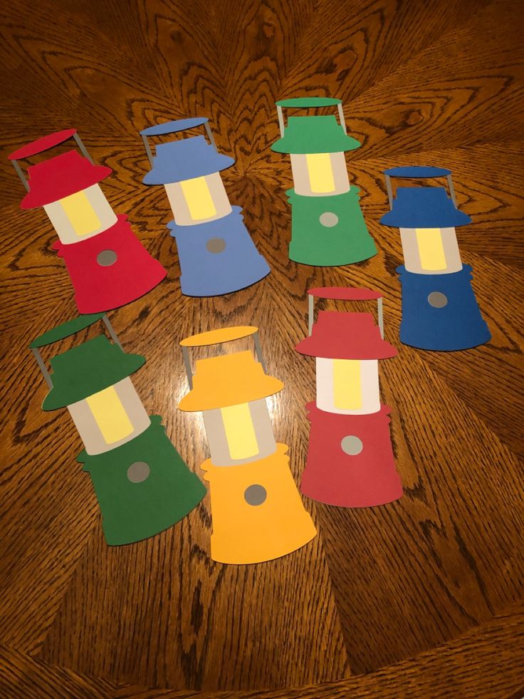 paper lanterns are laid out on the floor to make them look like they have been made from