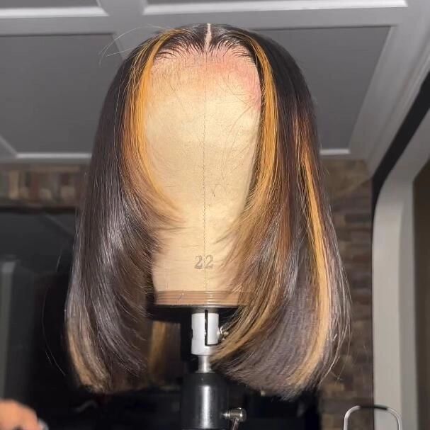 Middle Part Bob With Layers, Straight Bob With Highlights, Short Layered Wig, Straight Bob With Layers, Highlight Bob Black Women, Layers For Medium Length Hair Straight, Dimensional Blonde Bob, Highlights Bob Wig, Layered Middle Part