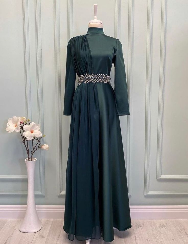 casual A-line gown with beautiful design Dress Wisuda, Rok Outfit, Fashion Dresses Formal, Simple Bridesmaid Dresses, Gowns Dresses Elegant, Women Dresses Classy, Bridal Dress Fashion, Muslim Fashion Dress, Designer Party Wear Dresses