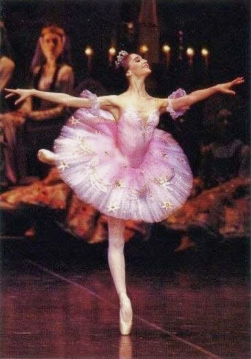 Svetlana Zakharova, ballerina, as Masha in the Mariinsky Nutcracker. Sugar Plum variation. Sugar Plum Fairy Costume, Nutcracker Ballet Costumes, Olga Smirnova, Sleeping Beauty Ballet, Lilac Fairy, Ballet Images, Svetlana Zakharova, The Royal Ballet, Rose Fairy