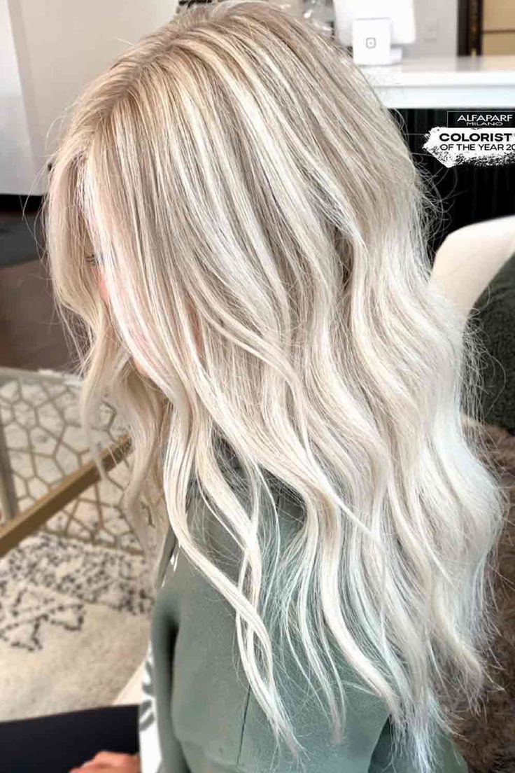 Bright Blonde All Over Color, Blond Hair Platinum, Bright Blonde Inspo Hair, Blonde Bright Hair, Blonde Hair Inspiration Highlights, Bright Blonde Summer Hair, Bright Blonde Hair Highlights, Bright Highlights For Blonde Hair, Dream Blonde Hair