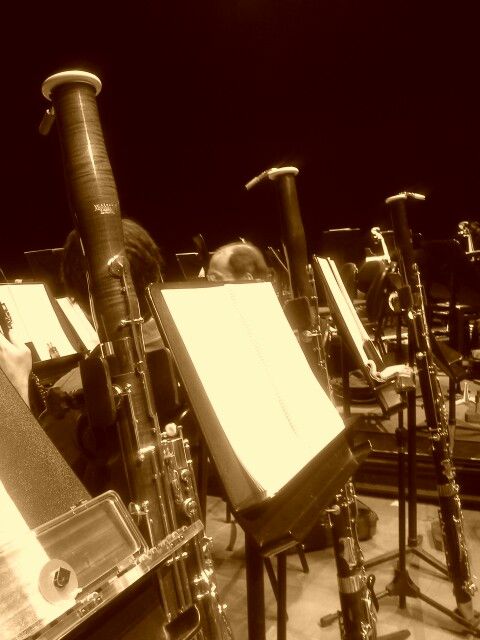 a group of musical instruments sitting next to each other