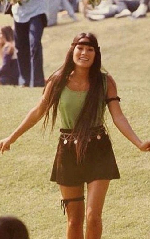 Hippie Academia, 1960s Hippie Fashion, Woodstock Outfit, Hippie Style 70s, Early 70s Fashion, 60s Fashion Hippie, Yellow Grunge, Hippy Vibes, 70s Fashion Hippie