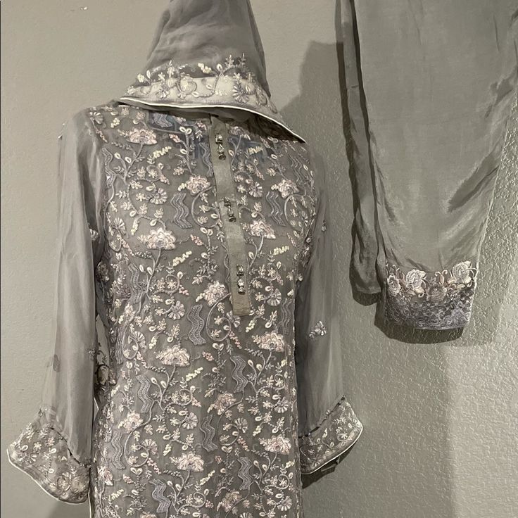 Preloved Full Embroidery With Perl Work 4 Pc Dress Chest 21 Length 48 Elegant Gray Long Sleeve Sets, Elegant Formal Dupatta With Handwork, Elegant Floral Embroidered Dupatta For Formal Occasions, Elegant Formal Sets With Handwork, Elegant Georgette Sets With Handwork, Elegant Handwork Georgette Sets, Elegant Fitted Sets With Handwork, Elegant Semi-stitched Gray Dupatta, Elegant Fitted Set With Handwork