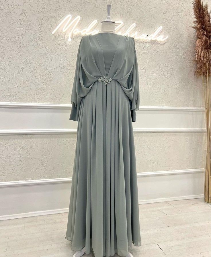 Islamic Fashion Dresses, Elegant Fashion Outfits, Soiree Dresses, Dressy Casual Outfits, Gowns Dresses Elegant, Stylish Wedding Dresses, Fashion Top Outfits, Women Dresses Classy, Modest Dresses Casual