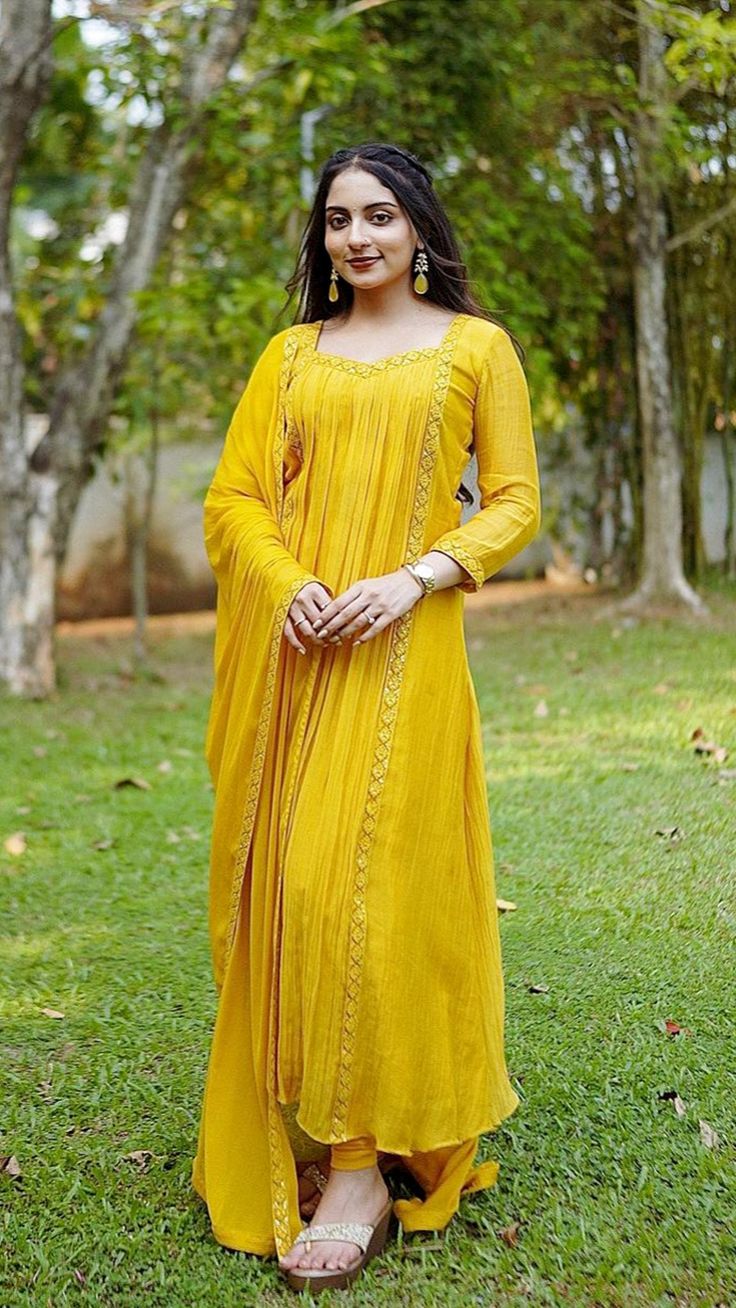 Wedding Frock Designs, Haldi Function Dress, Georgette Kurtis, Anarkali Suits Designer, Dress Anarkali, Kurtis Design, Simple Dress Casual, Salwar Neck Designs, Simple Frock Design