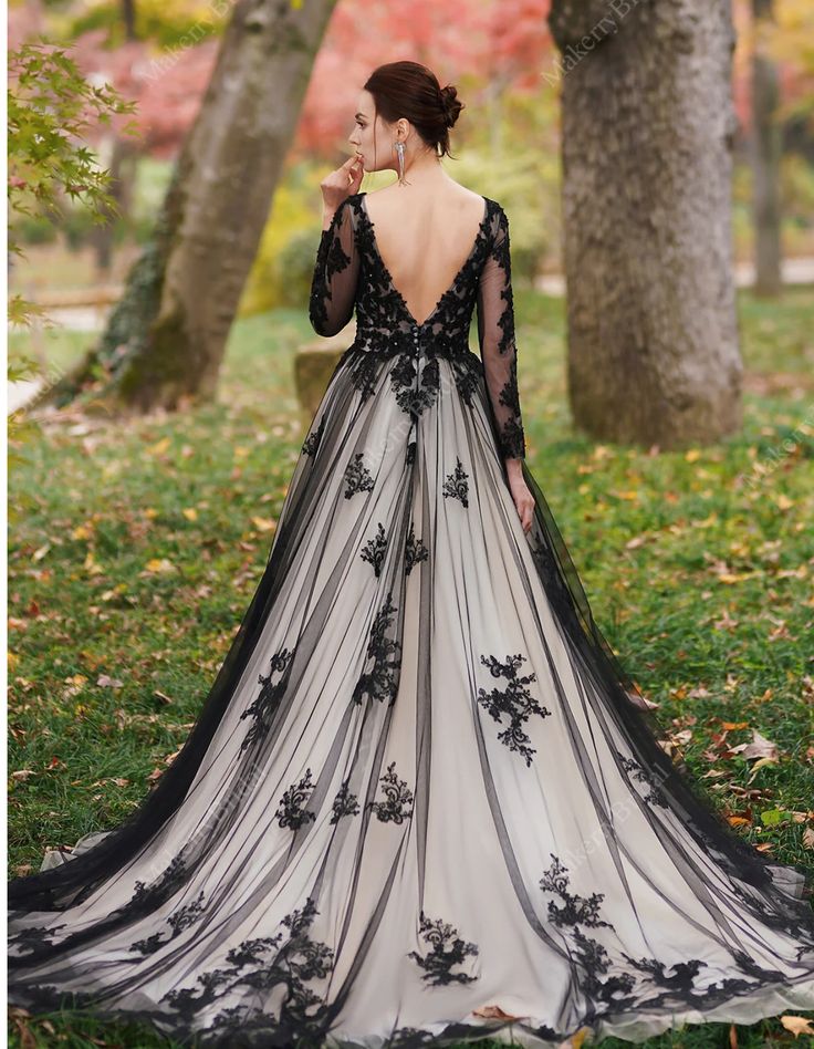 Lace Wedding Dress Flowy, Boho Lace Wedding Dress, Black Lace Wedding Dress, Short White Dress Wedding, Black Wedding Gowns, Knee Length Wedding Dress, Court Train Wedding Dress, Backless Bridal Gowns, Black Ball Gown