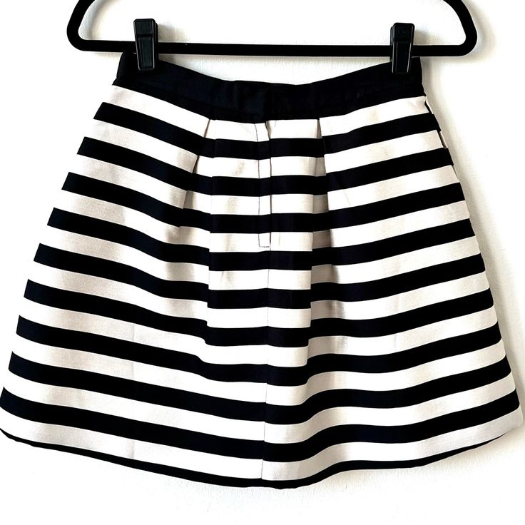 See Pictures For Approximate Measurements. Chic Striped Skort For Spring, Chic Striped Mini Skirt With Lining, Elegant Striped Mini Skirt For Spring, Chic Lined Skirt By H&m, Chic H&m Lined Skirt, Chic Striped Cotton Skirt, Striped Mini Skirt For Day Out, Chic H&m Skirt For Spring, Chic Striped Skirt