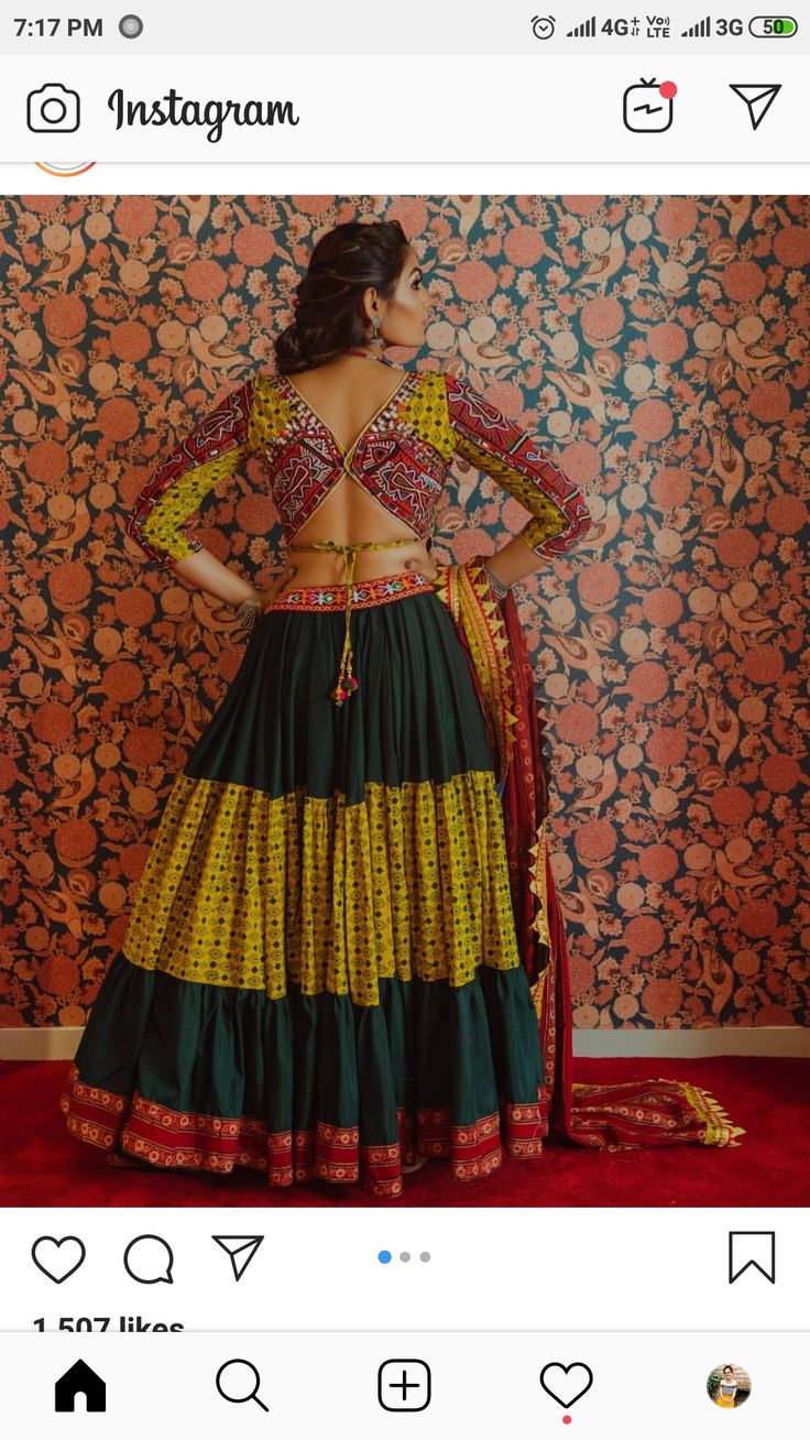 Navratri Blouse, Choli Blouse Design, Long Blouse Designs, Navratri Dress, Latest Blouse Designs Pattern, Choli Blouse, New Saree Blouse Designs, Lehenga Designs Simple, Traditional Blouse Designs