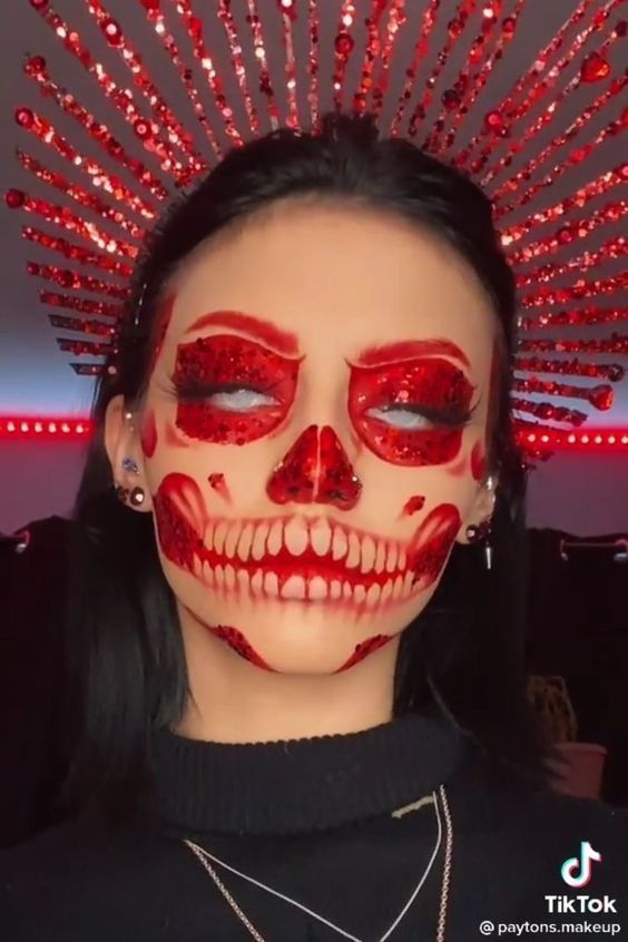 Red Skeleton Makeup, Maquillaje Halloween Aesthetic, Red Skull Makeup, Halloween Makeup Terror, Teknik Makeup, Holloween Makeup, Vampire Bride, Skeleton Makeup, Halloween Makeup Pretty