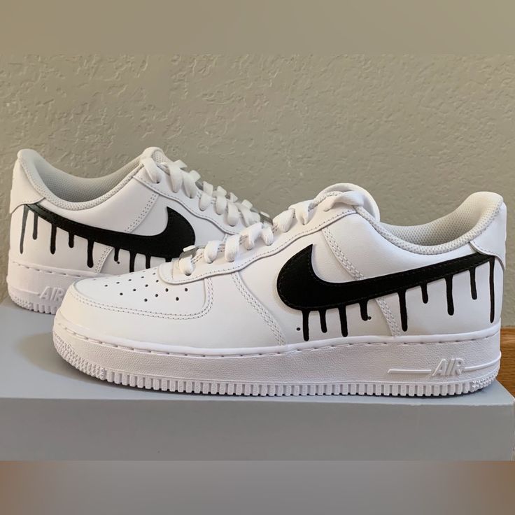 Custom Painted Black Swoosh And Drips Af1 Brand New With Box *Please Allow 7-10 Days To Ship As This Is A Custom Order* Air Force Shoes, Boty Nike, Nike Shoes Air Force, Custom Nike Shoes, Custom Air Force 1, Nike Air Shoes, Shoes Teen, Cute Nike Shoes, Fresh Shoes