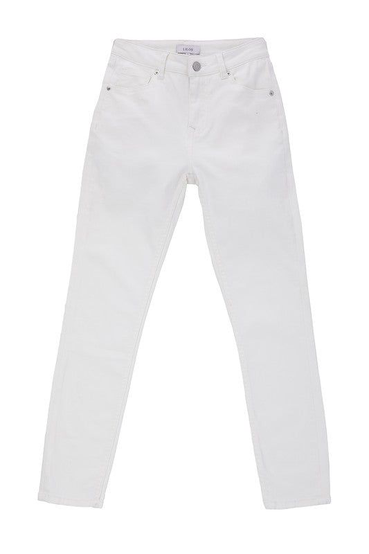 Lilou White Skinny Jeans Overview Description The Lilou White skinny jeans from China feature a classic, solid pattern and no-stretch fabric, providing a timeless look with easy-care instructions for everyday wear. Designed with a flattering skinny fit and non-sheer design, these jeans are suitable for any occasion. Crafted from 100% cotton, this essential piece ensures both style and comfort throughout the day. Details Type: White skinny jeans Pattern Type: Solid Stretch: No stretch Sheer: Not White Stretch Jeans For Everyday, Versatile White Jeans For Fall, Versatile Straight Leg White Jeans, Versatile White Straight Leg Jeans, Elegant Stretch Cotton Jeans, White Mid-rise Elastane Jeans, White Stretch Elegant Jeans, Elegant Stretch White Jeans, Elegant White Stretch Jeans