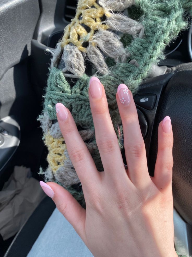 Soft Pink Nails With Flowers, Pink French Tip Nails With Accent Nail, Pink French Tip Nails With Daisy, Round Nails With Flowers, Nail Ideas Pink With Flowers, Pink French Tip With Accent Nail, Light Pink French Tip Nails With Design, French Tip Nails With Small Flowers, Pretty Short Acrylic Nails French Tips