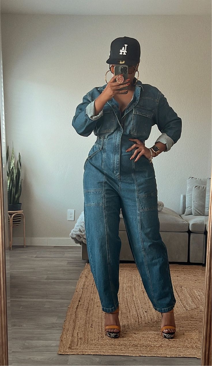 Plus Size Jean Jumper Outfit, Black Women Jumpsuit Outfit, Jumpsuits For Women Winter, Styling A Jumpsuit Casual, Jumpsuit Shoes Outfit, Demin Jumpsuits For Women Outfit, Jean Jumpsuit Outfit Black Women, Black Denim Jumpsuit Outfit, Denim Jumpsuit Outfit Black Women