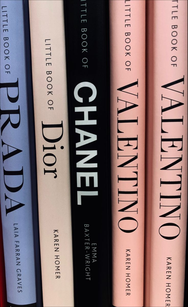 Colourful luxury brand  books about fashion. Vintage Chanel Aesthetic, Prada Book, Luxury Books, Prada Aesthetic, Chanel Book, Chanel Aesthetic, Books Fashion, Dior Aesthetic, Miss Girl