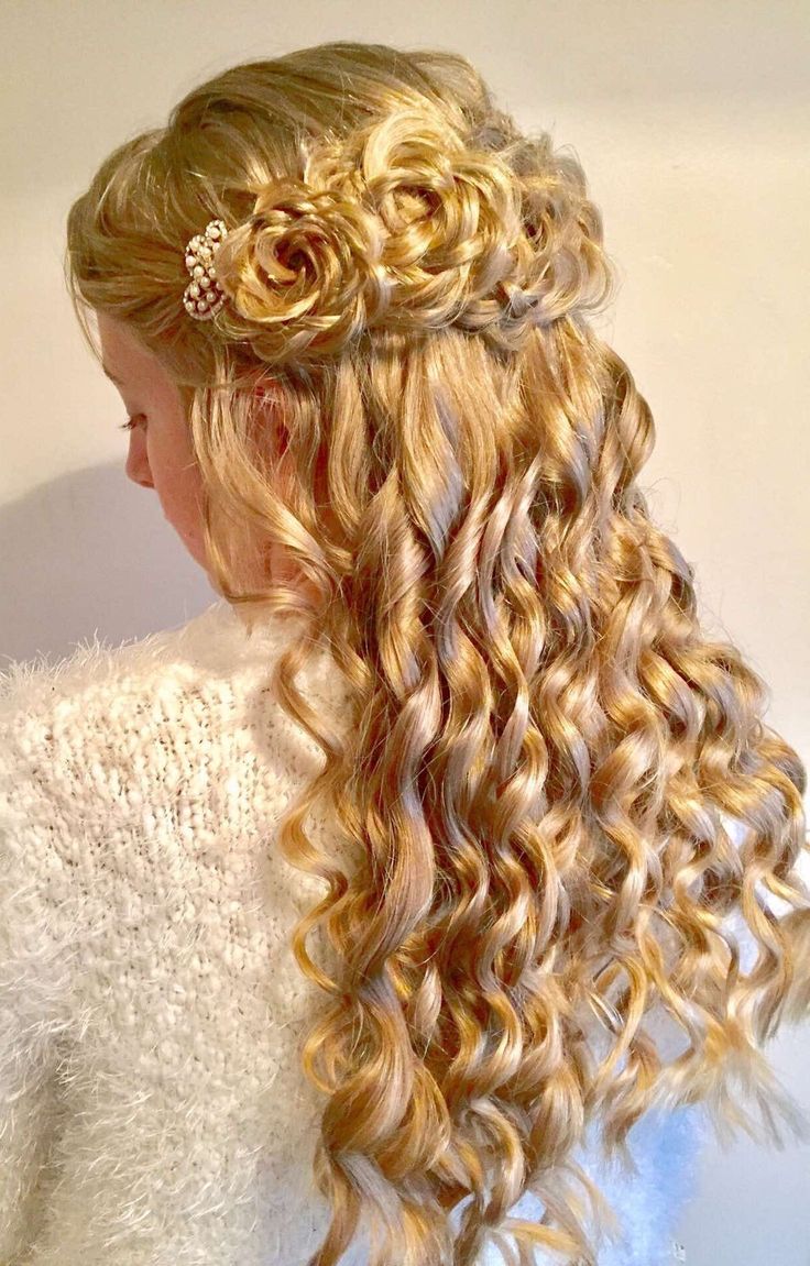 Imgur: The magic of the Internet Medici Hairstyles, Regency Hairstyles Curly, 1500s Hairstyles, Midevil Hair Styles, Regency Era Hair, Victorian Hair Styles, Antique Hairstyles, Fantasy Hair Styles, Take Care Of Wavy Hair