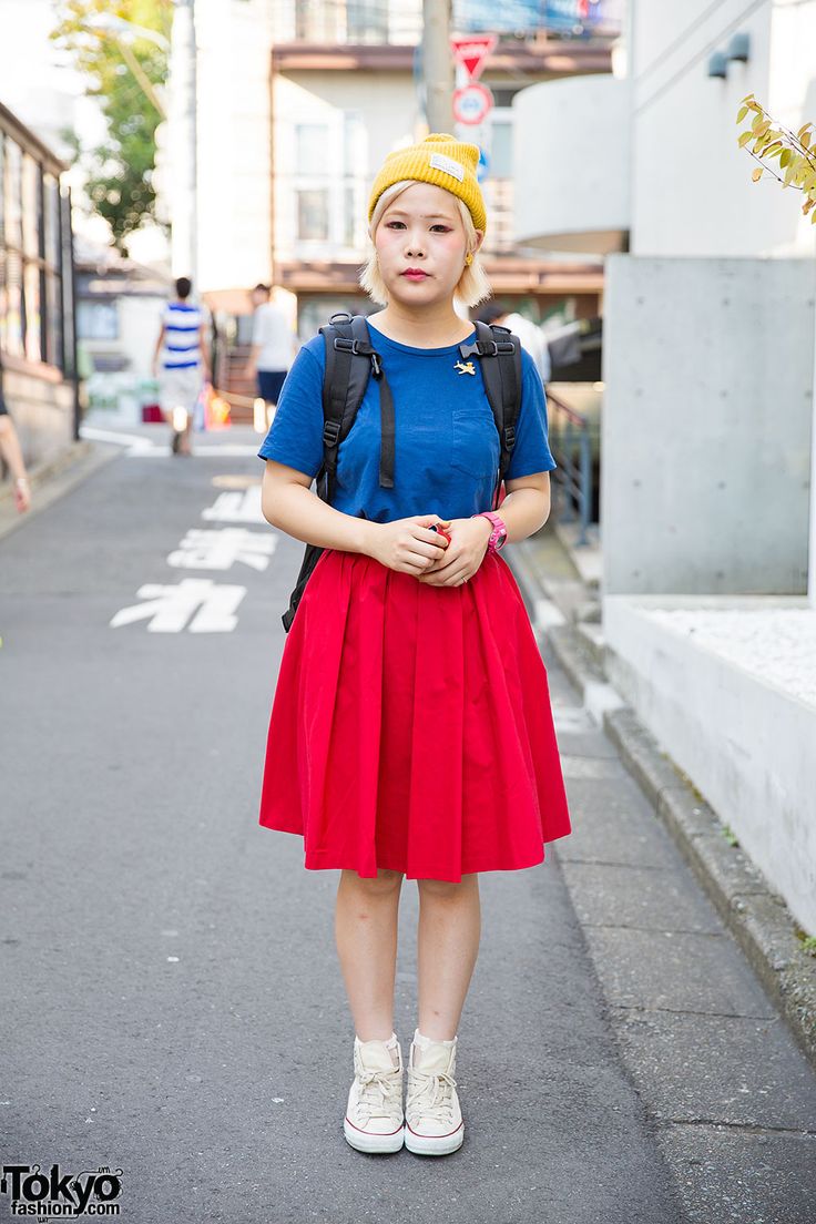 Salon Assistant, Tokyo Fashion Street, Street Japan, Blond Hairstyle, Louis Blue, Yellow Beanie, Boy Jeans, Harajuku Street, Earrings Feather